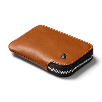 Card Pocket Portemonnaie:  Card Pocket ist eine kompakte Brieftasche, in die eine Menge hinein geht. Der Reißverschluss schützt und bewahrt...