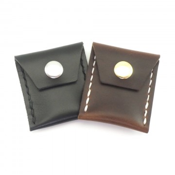 Coin Case:  Keep the loose change in check and prevent them from scrathing everything in your pocket with the Sout Leather Coin...