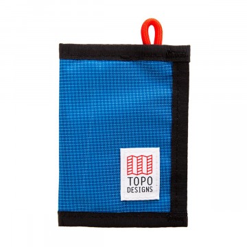 Bi-Fold - Lompakko:  Yksinkertainen lompakko Topo Design -twistillä. Neljä taskua sisällä pitävät kortit ojennuksessa ja paracord-lenkki...