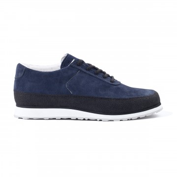 Explorer Suede Deep Blue:  Tarvas Explorers are the perfect all-rounders that don't mind a quick hike after a day in the office. They resists...