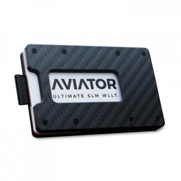 Carbon Slide - Lompakko:  Aviator Slide -lompakossa on vetohihna, jolla kortteihin pääsee nopeasti käsiksi. Mukana tulee myös Slim Coin Holder...