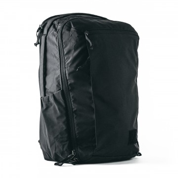 Civic Travel Bag 35 L - Reppu:  Civic Travel Bag 35 L (CTB35) -laukussa on erinomainen istuvuus, intuitiivinen ja laajentuva 3D-taskujen asettelu....