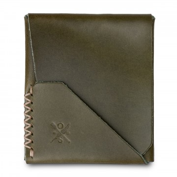 Topsider - Lompakko:  Topsider-lompakko on tehty yhdestä palasta full-grain -nahkaa. Siinä on uniikki läppäsuljin ja kaksi taskua joihin...