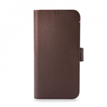 Detachable Wallet Case:  Made with premium full-grain leather by ECCO Leather, the Detachable Wallet allows for the clean and classic look...