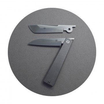 GS3 Knife:  GS3 on puhdaslinjainen ja minimalistinen lukittumaton taittoveitsi. Jokaisen veitsen mukana tulee kaksi vaihdettavaa...