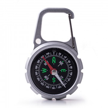 Kompassi XL:  Klassinen Dango XL-kompassi auttaa löytämään määränpääsi. Se mahtuu taskuun ja sisäänrakennetulla karabiinerilla...