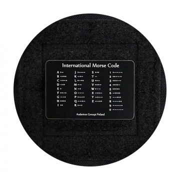 Morse Patch Aluminum:  International Morse Code -patch kiinnittyy tarranauhalla reppuun tai organisointitaskuun. Näyttää hienolta ja...
