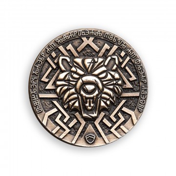 Witcher Coin Brass:  Kolikon toisella puolella on Witcher Bear School -symboli, jolla on tekijälleen erityinen merkitys. Symbolin...