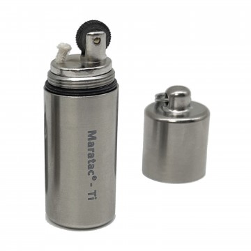 Peanut XL Titanium (Gen 2) - Sytytin:  Peanut XL -sytyttimessä on titaaninen ulkokuori ja irroitettava messinkinen sytytin-insertti. Helppo kantaa taskussa...