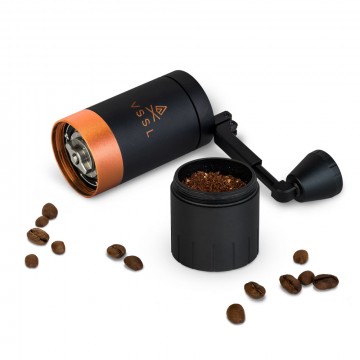 Java G25 - Kahvimylly:  Java G25 -kahvimylly on valmistettu erittäin kestävästä sotilasluokan alumiinista ja ruostumattomasta teräksestä,...